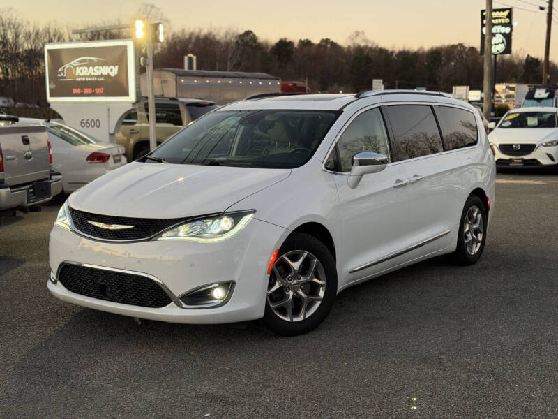 2018 Chrysler Pacifica Limited's photo