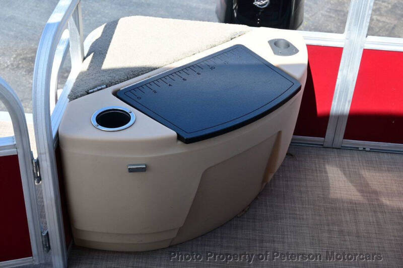 2019 Sun Tracker Fishin Barge 20 DLX