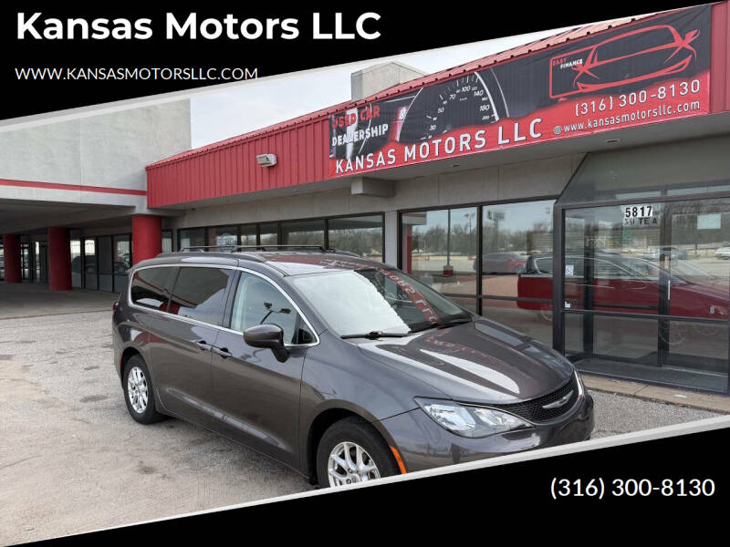 2021 Chrysler Voyager's photo