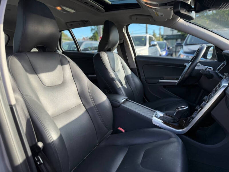 2015 Volvo V60 T5 Drive-E Platinum