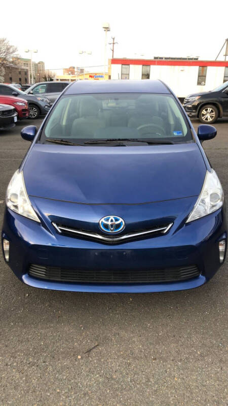 2013 Toyota Prius v Three