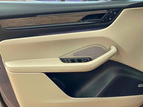 2025 Porsche Macan 4 Electric