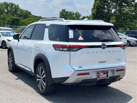 2025 Nissan Pathfinder Platinum