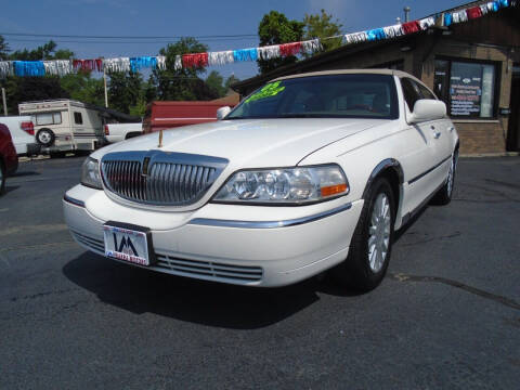 2005 Lincoln Town Car for sale at IBARRA MOTORS INC in Berwyn IL