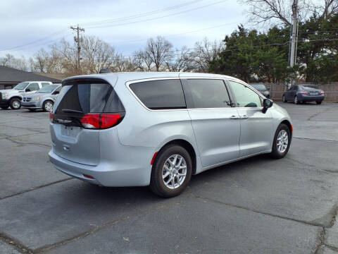 2024 Chrysler Voyager LX