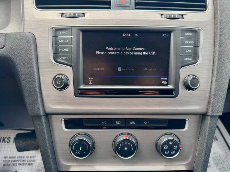 2017 Volkswagen Golf TSI S