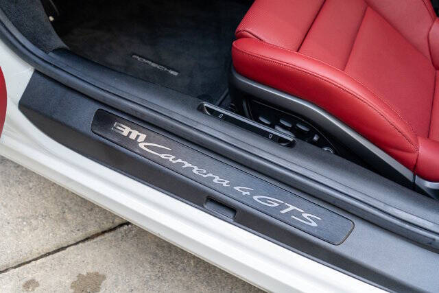 2024 Porsche 911 Carrera 4 GTS