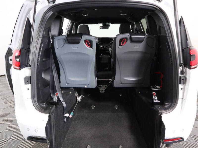 2024 Chrysler Pacifica Touring