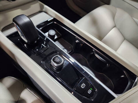 2023 Volvo XC60 Recharge T8 Plus Bright Theme