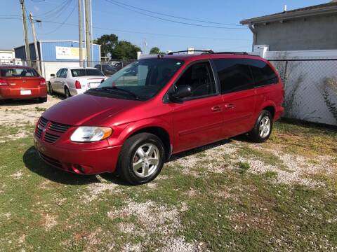 2005 Dodge Grand Caravan for sale at B AND S AUTO SALES in Meridianville AL