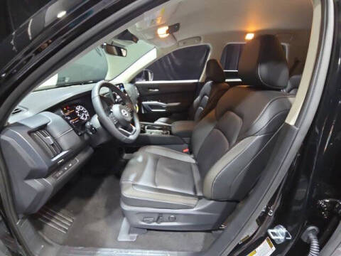 2025 Nissan Pathfinder SL