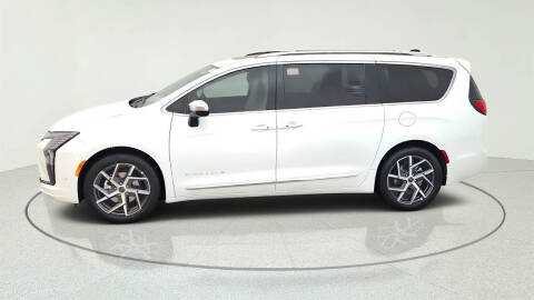 2027 Chrysler Pacifica Pinnacle