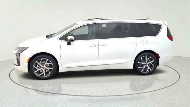 2027 Chrysler Pacifica Pinnacle