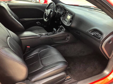 2015 Dodge Challenger SXT