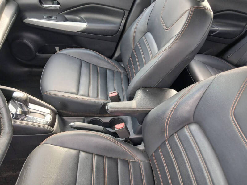 2020 Nissan Kicks SR