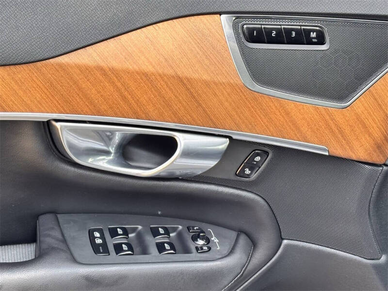 2023 Volvo XC90 B5 Plus Bright Theme