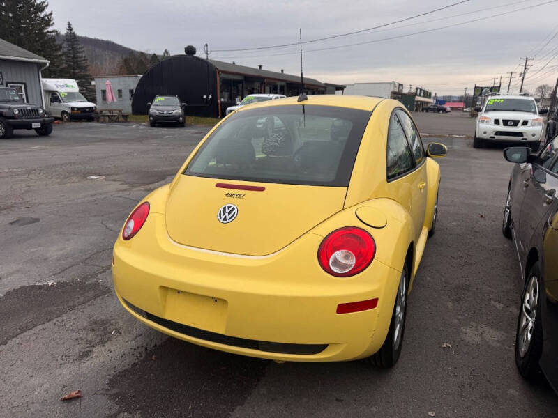 2008 Volkswagen New Beetle S photo 2