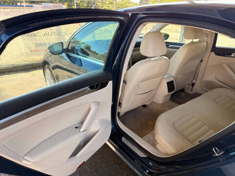 2018 Volkswagen Passat 2.0T SEL Premium