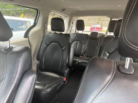 2022 Chrysler Pacifica Touring L