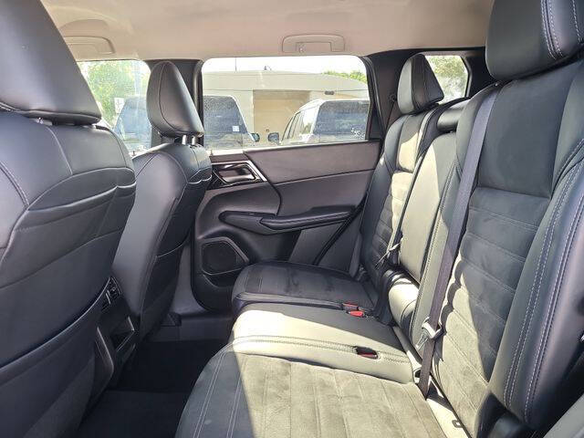 2024 Mitsubishi Outlander SE