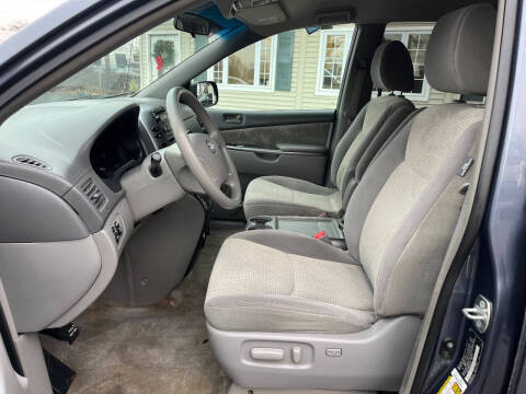 2009 Toyota Sienna LE 7-Passenger