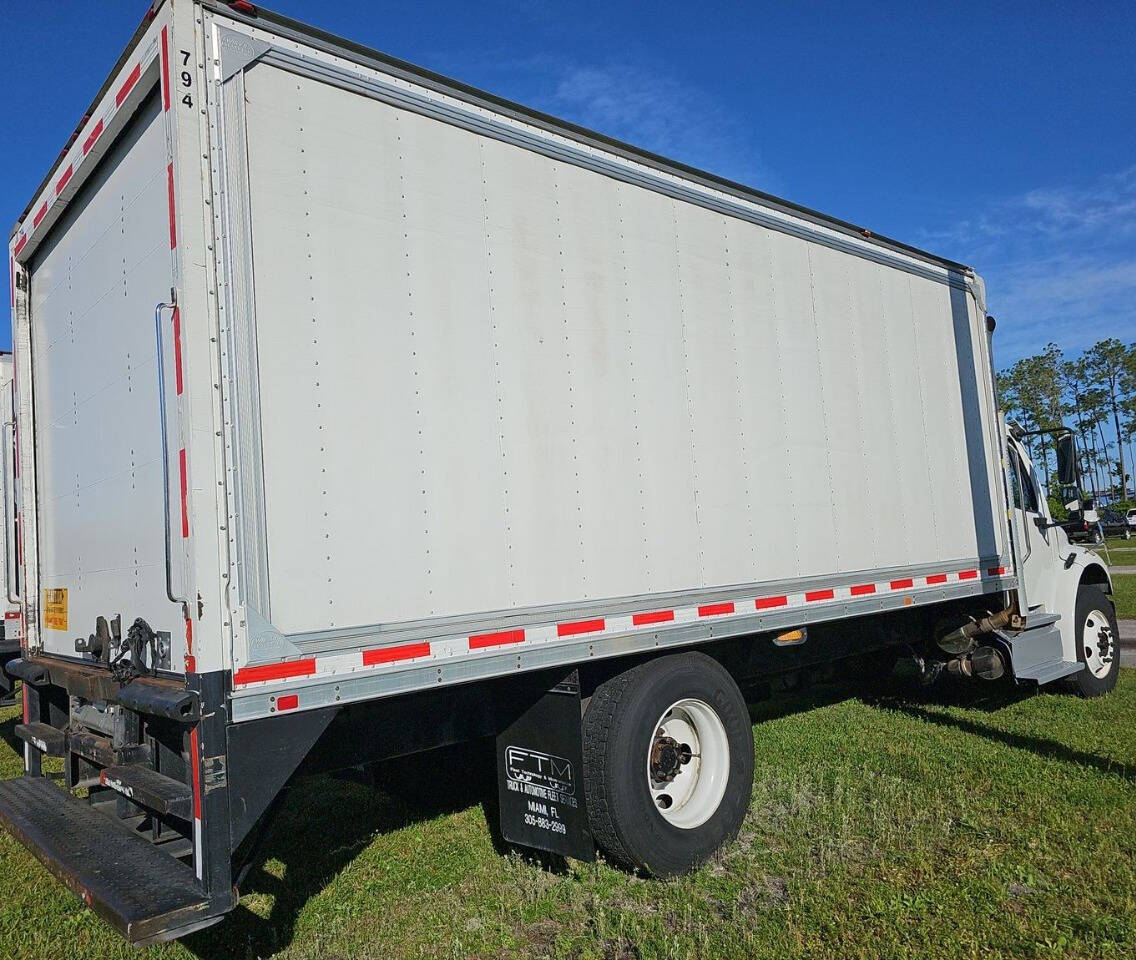 FreightlinerBOX TRUCK M29