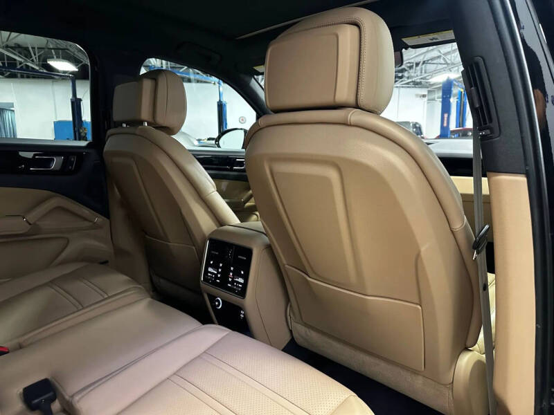 2022 Porsche Cayenne Platinum Edition