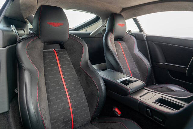 2015 Aston Martin V8 Vantage 27
