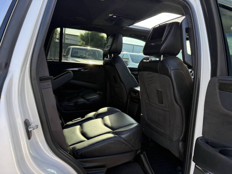 2017 Cadillac Escalade Platinum