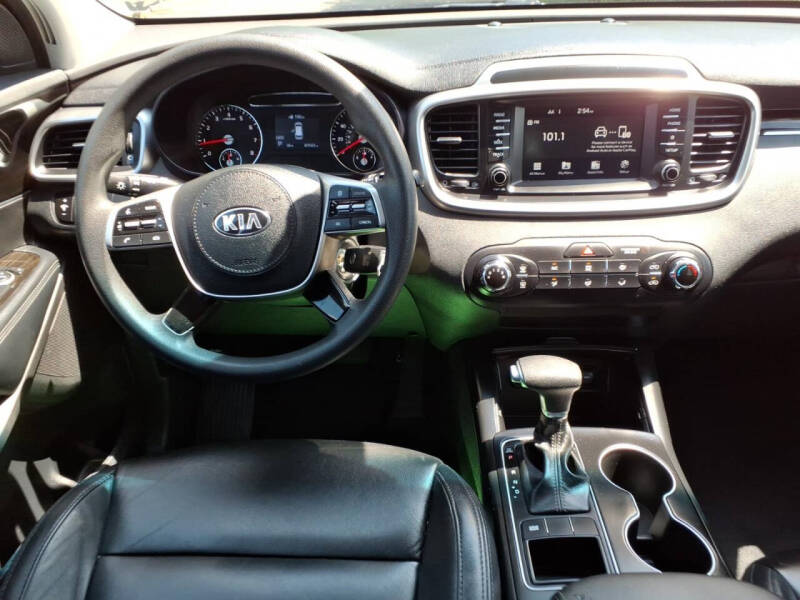 2020 Kia Sorento LX