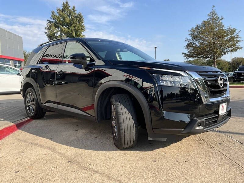 2024 Nissan Pathfinder SV