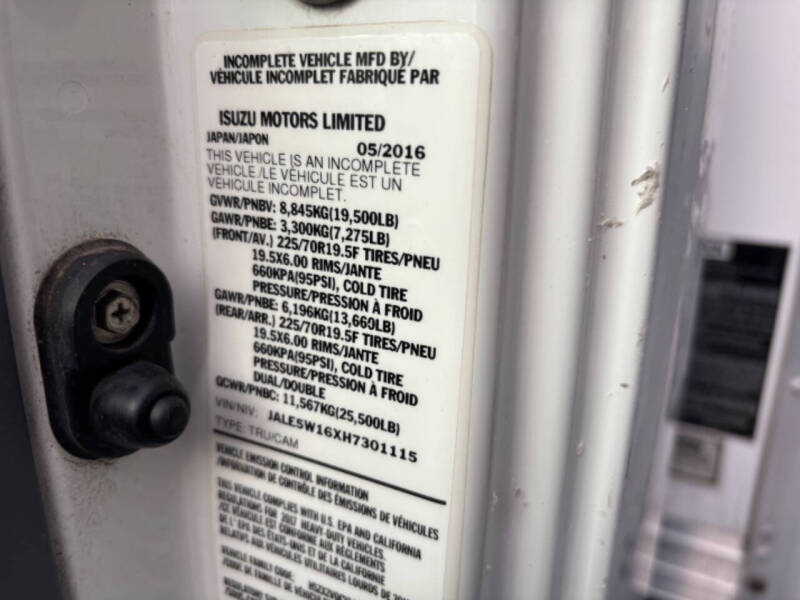 2017 Isuzu NRR 24FT Box Truck