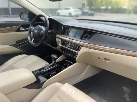 2017 Kia Cadenza Premium