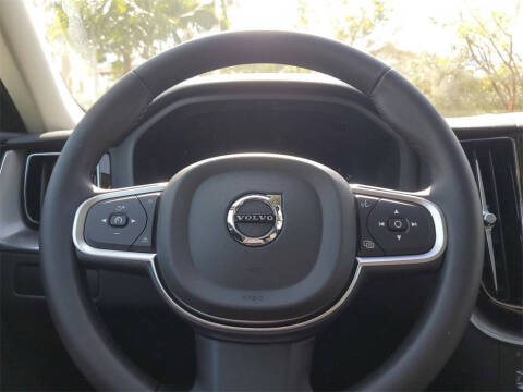2025 Volvo XC60 B5 Core Dark Theme