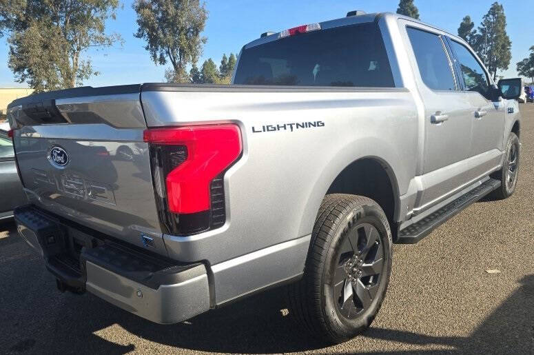 2025 Ford F-150 Lightning Flash
