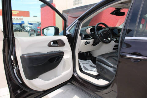 2017 Chrysler Pacifica Touring-L Plus