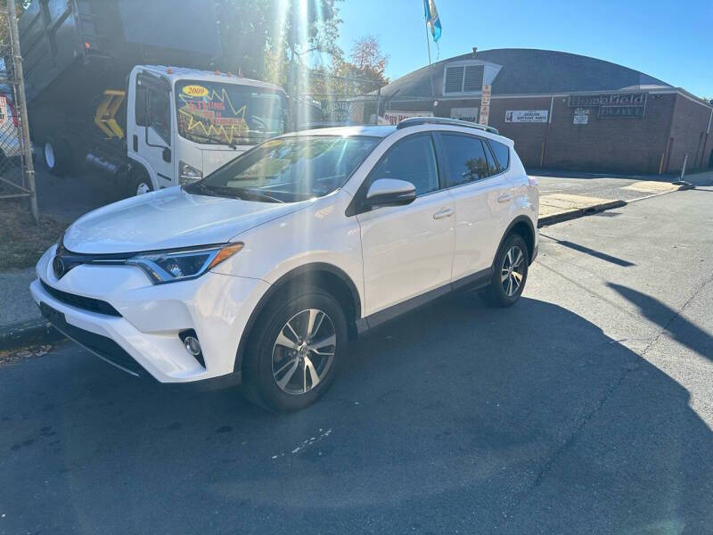 2017 Toyota RAV4 null photo 2