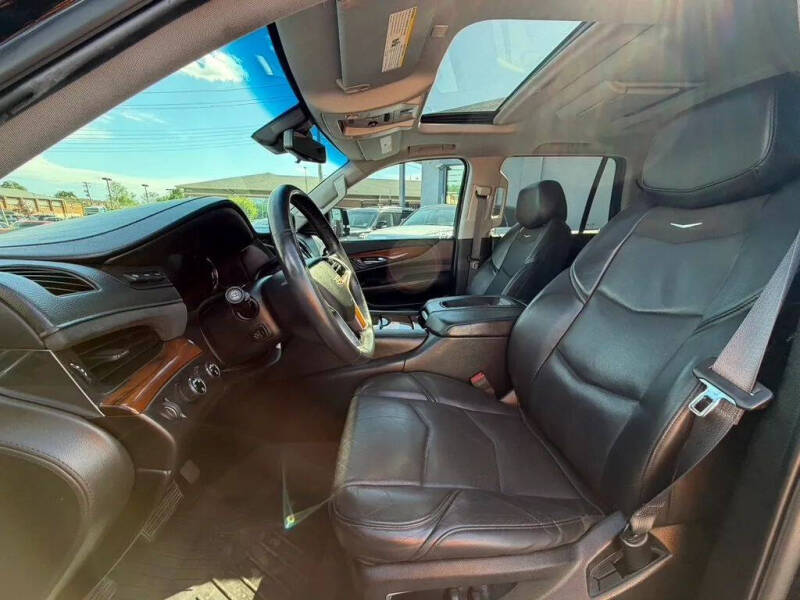 2017 Cadillac Escalade Luxury