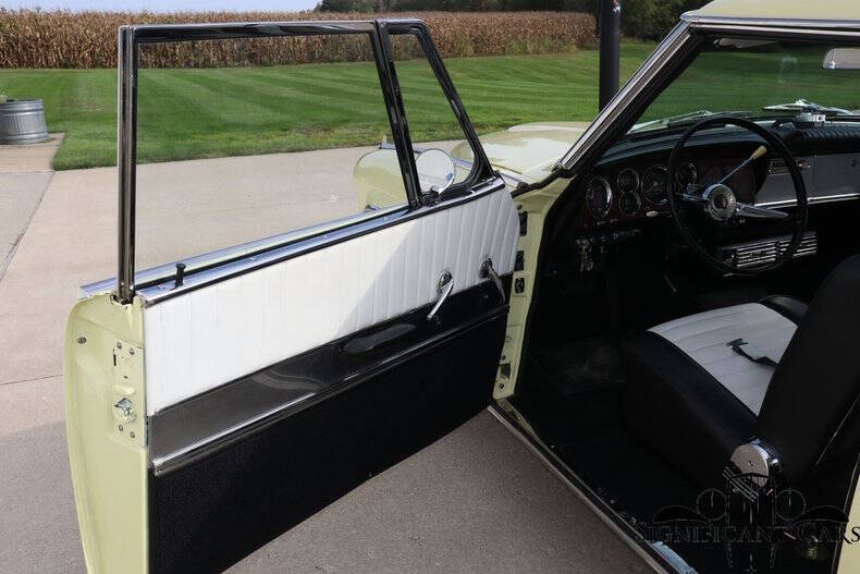 1962 Studebaker GT Hawk