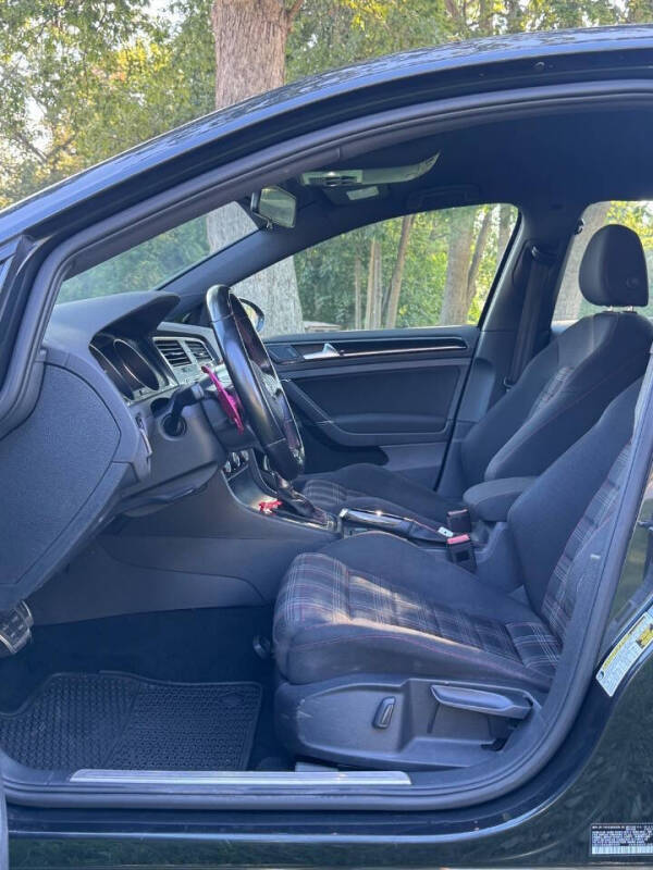 2017 Volkswagen Golf GTI Sport