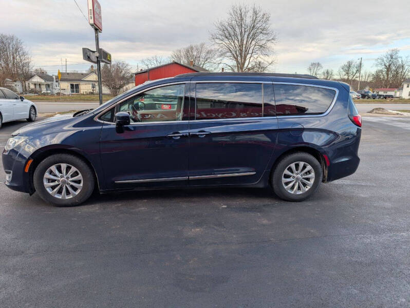 2017 Chrysler Pacifica Touring-L