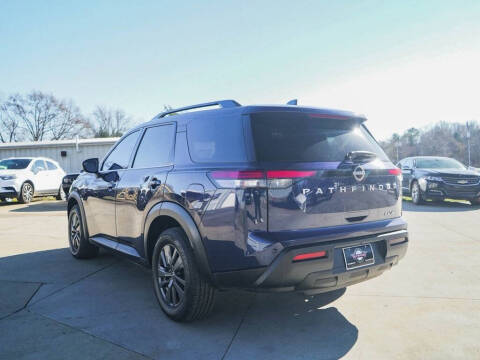 2022 Nissan Pathfinder SV