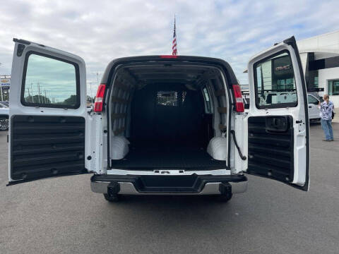 2023 GMC Savana 2500