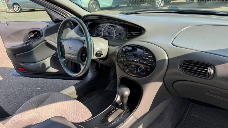 1999 Ford Taurus SE