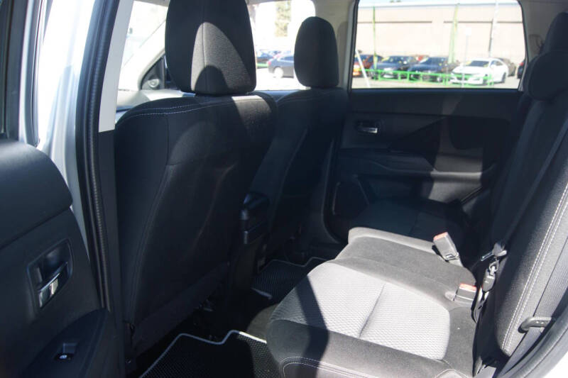 2018 Mitsubishi Outlander ES