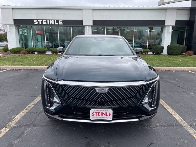 2024 Cadillac LYRIQ Luxury 3