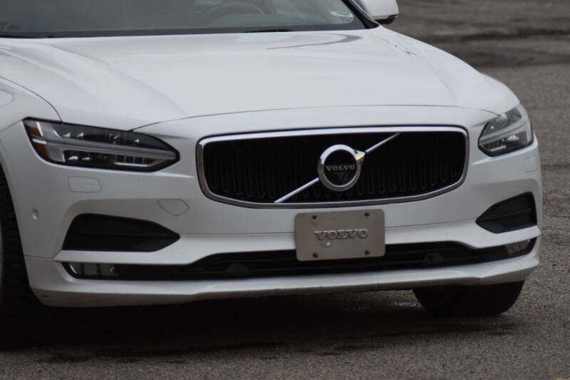 2018 Volvo S90 Momentum photo 9