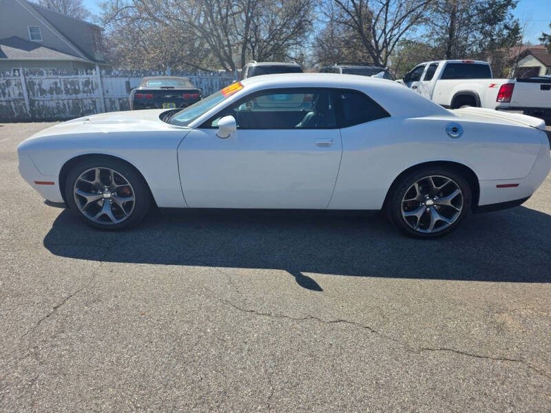 2016 Dodge Challenger SXT Plus
