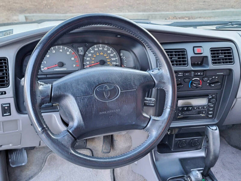 2001 Toyota 4Runner SR5 photo 16