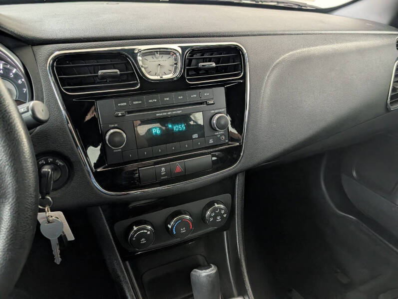 2013 Chrysler 200 LX